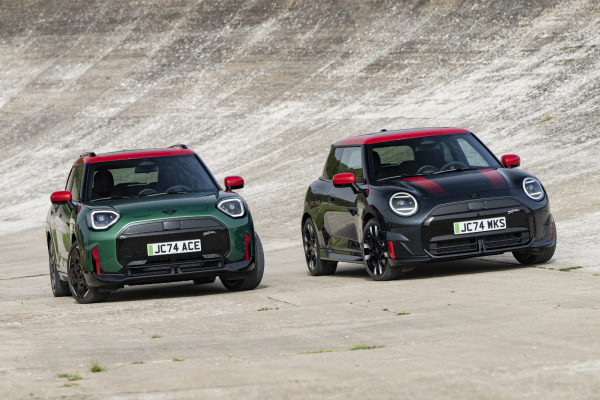 Mini полностью рассекретила «горячие» John Cooper Works Electric и John Cooper Works Aceman