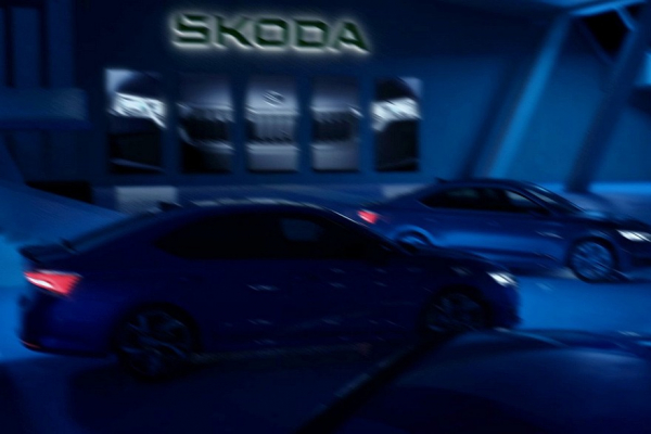 Обновлённая Skoda Octavia показалась живьём без камуфляжа