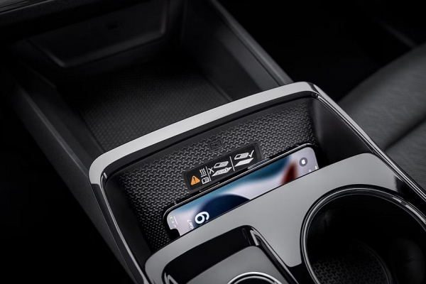 Бестселлер Chevrolet Equinox сменил поколение: «внедорожная» версия и новые коробки