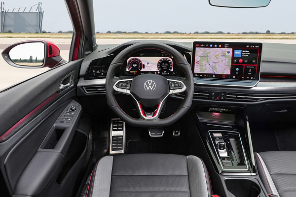 Volkswagen Golf обновился к юбилею: пересмотренная техника и ChatGPT