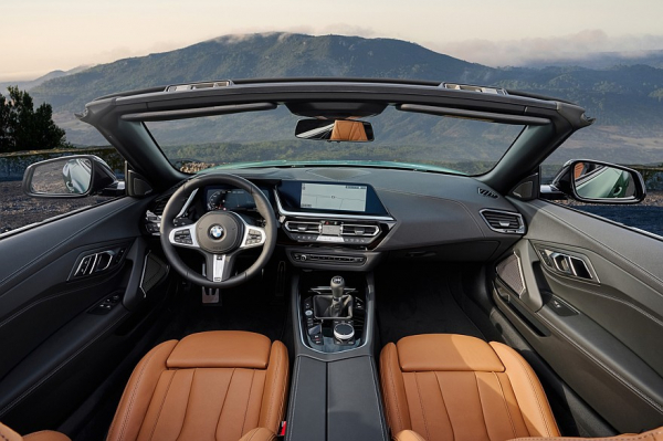 BMW Z4 M40i Pure Impulse: новая топ-версия с МКП и перенастроенным шасси