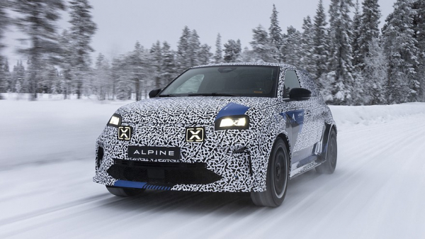 Хот-хэтч Alpine A290 готовится к скорой премьере: прототип отправили на зимние тесты