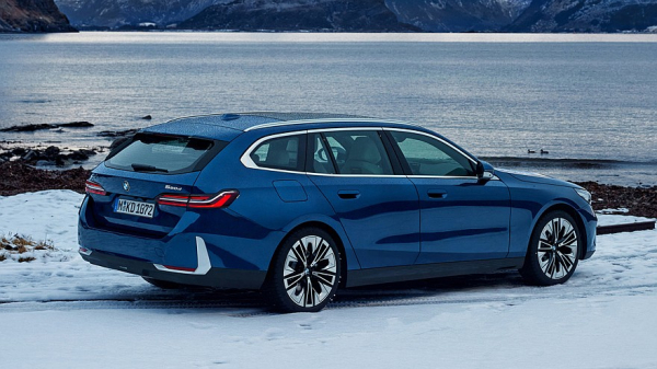 BMW i5 и 5 series Touring нового поколения: пятидверка подросла в габаритах и сменила имидж