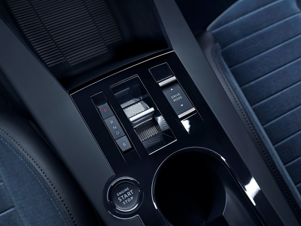 Новый Lancia Ypsilon полностью рассекречен: шикарная мебель и обещание спорт-версии HF