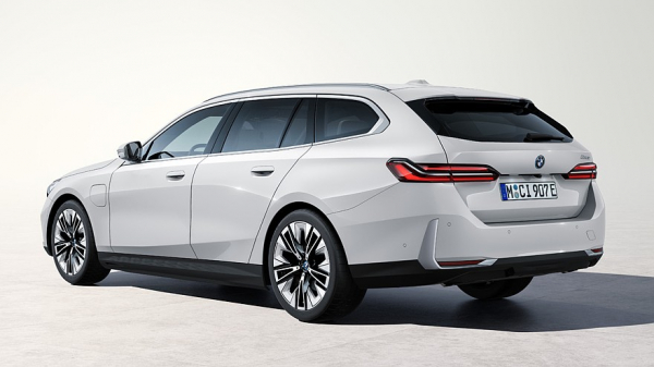 BMW i5 и 5 series Touring нового поколения: пятидверка подросла в габаритах и сменила имидж