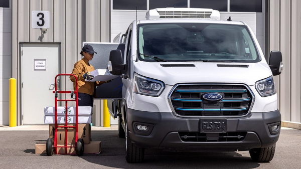 Обновлённый Ford E-Transit для США: более ёмкая батарея и двухканальная зарядка