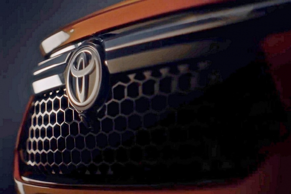 Недорогой кроссовер Toyota на базе Suzuki: первые официальные кадры