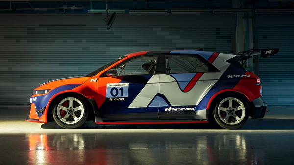 Hyundai показал гоночную версию своего спортивного электрокара Ioniq 5 N