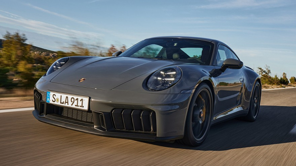 Обновлённое семейство Porsche 911: старт череде дебютов дал гибрид Carrera GTS