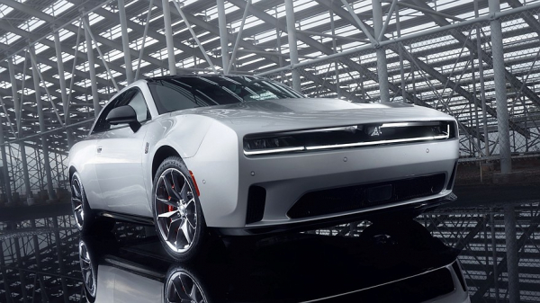 Электрический Dodge Charger Daytona выходит на рынок, бензиновый ожидается в 2025 году