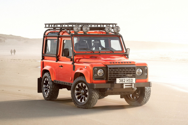 Эта музыка будет вечной: JLR начинает неограниченное производство Classic Defender V8