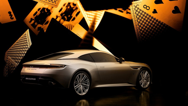 Aston Martin DB12 Goldfinger: купе с золотой отделкой для фанатов Джеймса Бонда