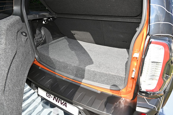 Электрическая Lada e-Niva Travel дебютировала на полях ПМЭФ в статусе концепта