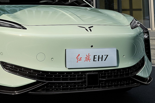 Новый премиальный седан Hongqi EH7 готовится к старту продаж