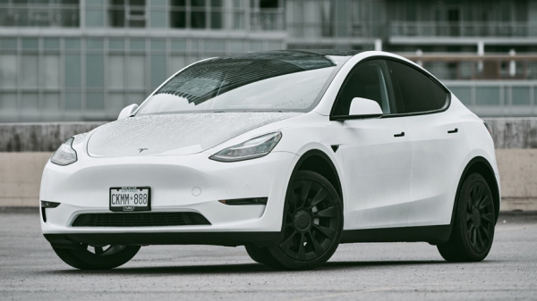 Tesla готовит компактный кроссовер Model 2: первое изображение 