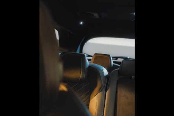 Салон семиместного кроссовера Peugeot e-5008 нового поколения засветился на тизере