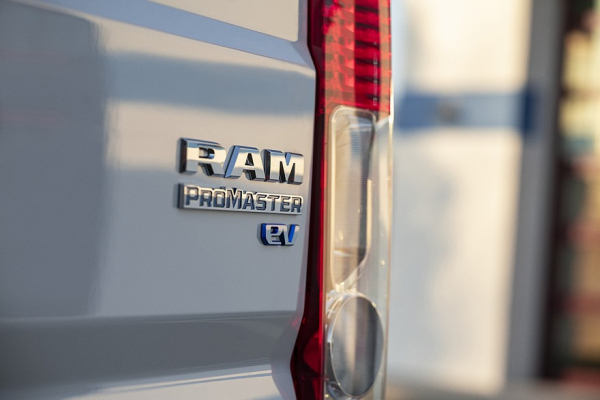 Рассекречен Ram ProMaster EV: фургон поборется за клиентов с Ford E-Transit